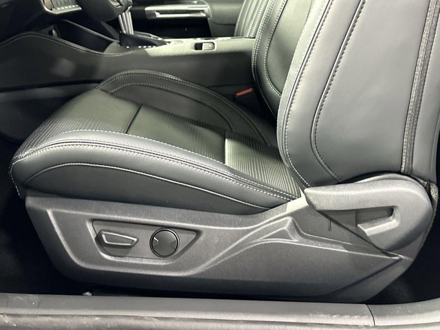Vehicle image 10 of 31