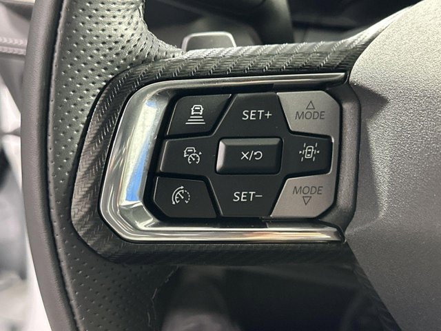 Vehicle image 17 of 31