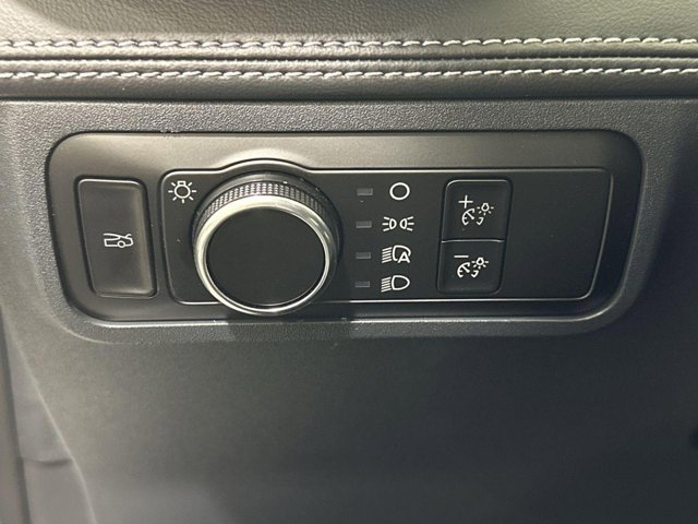 Vehicle image 14 of 31
