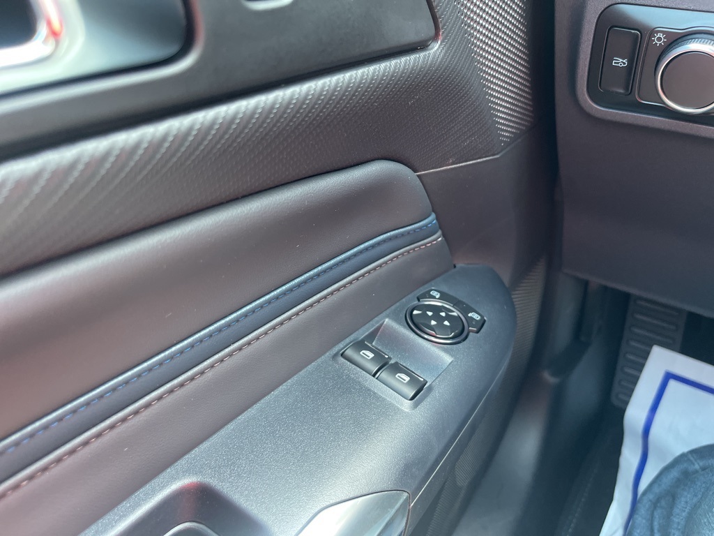 Vehicle image 21 of 34