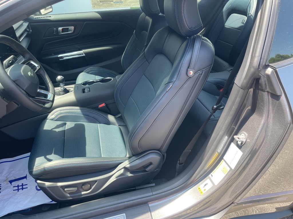 Vehicle image 12 of 34