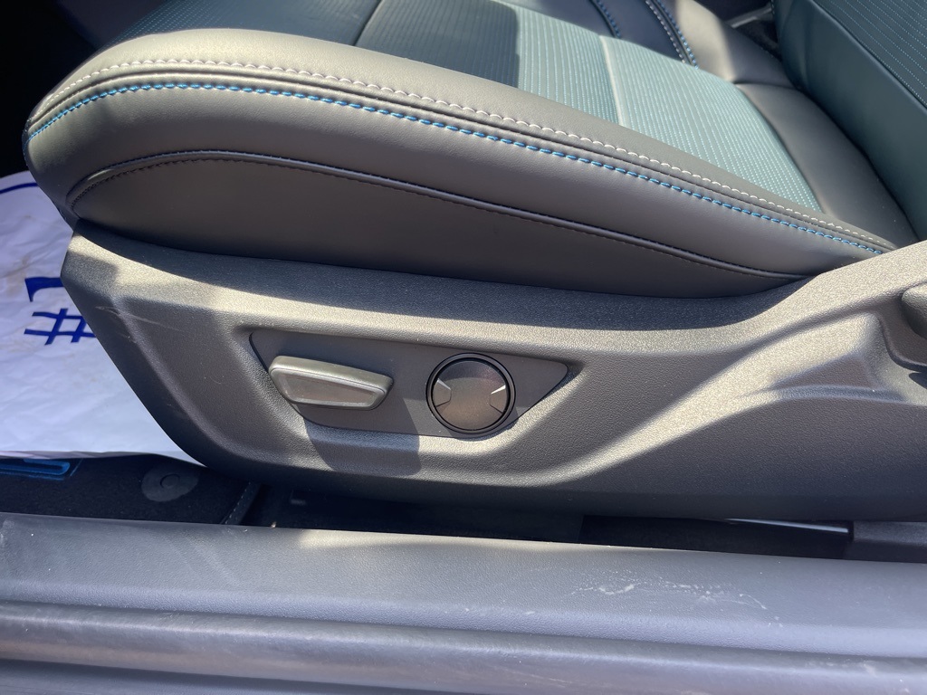 Vehicle image 31 of 34
