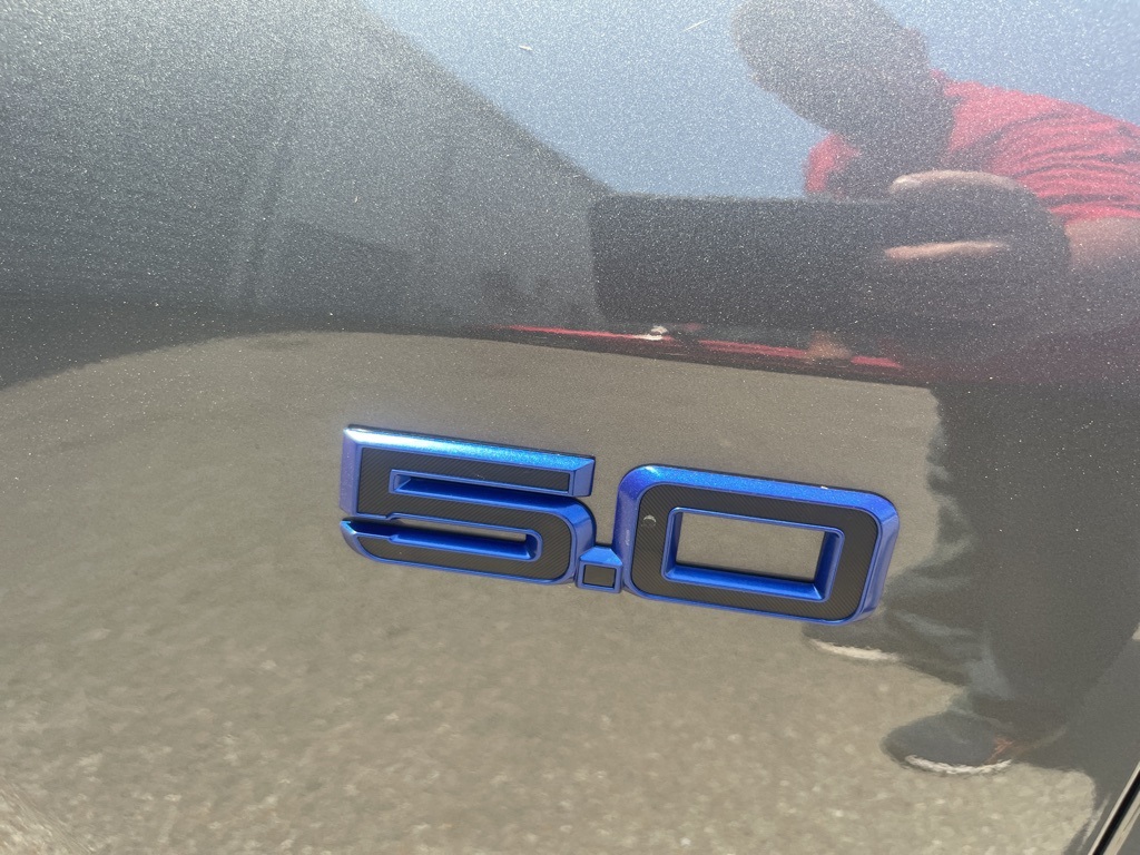 Vehicle image 33 of 34