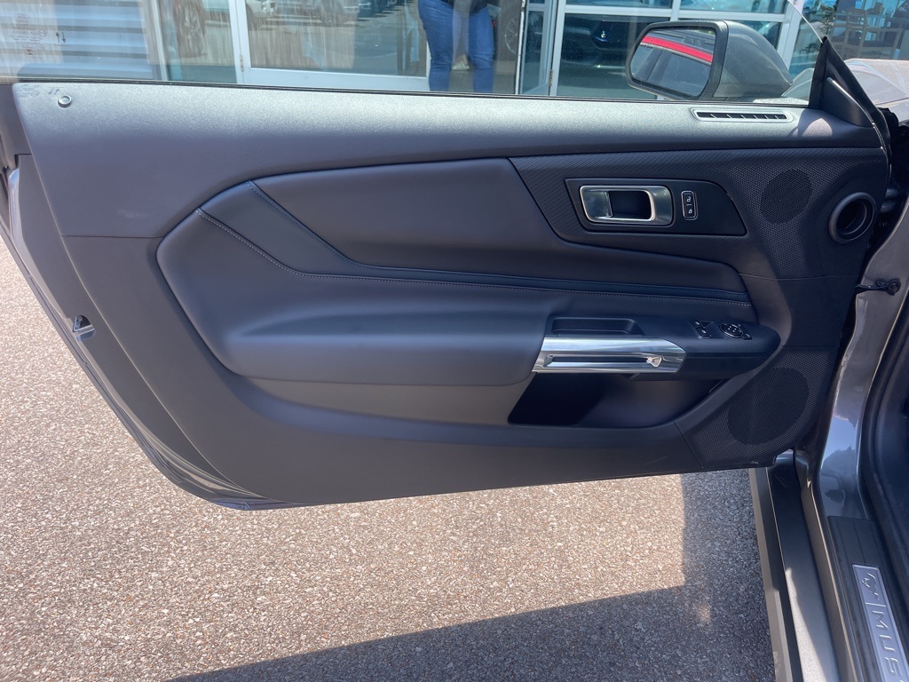 Vehicle image 20 of 34