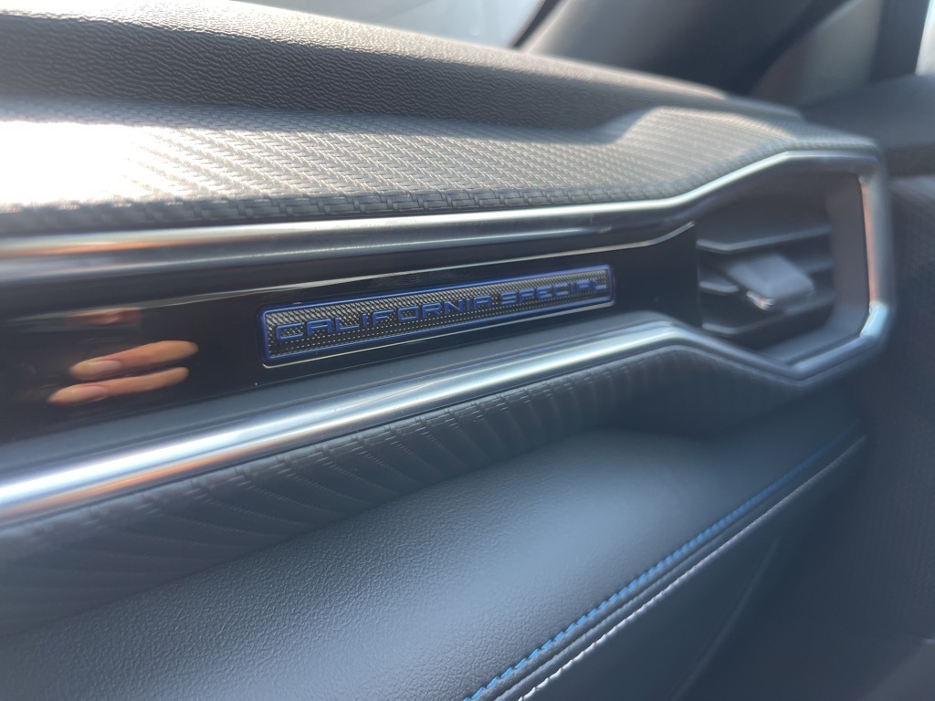 Vehicle image 17 of 34