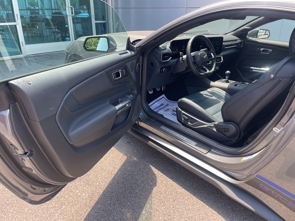 Vehicle image 13 of 34