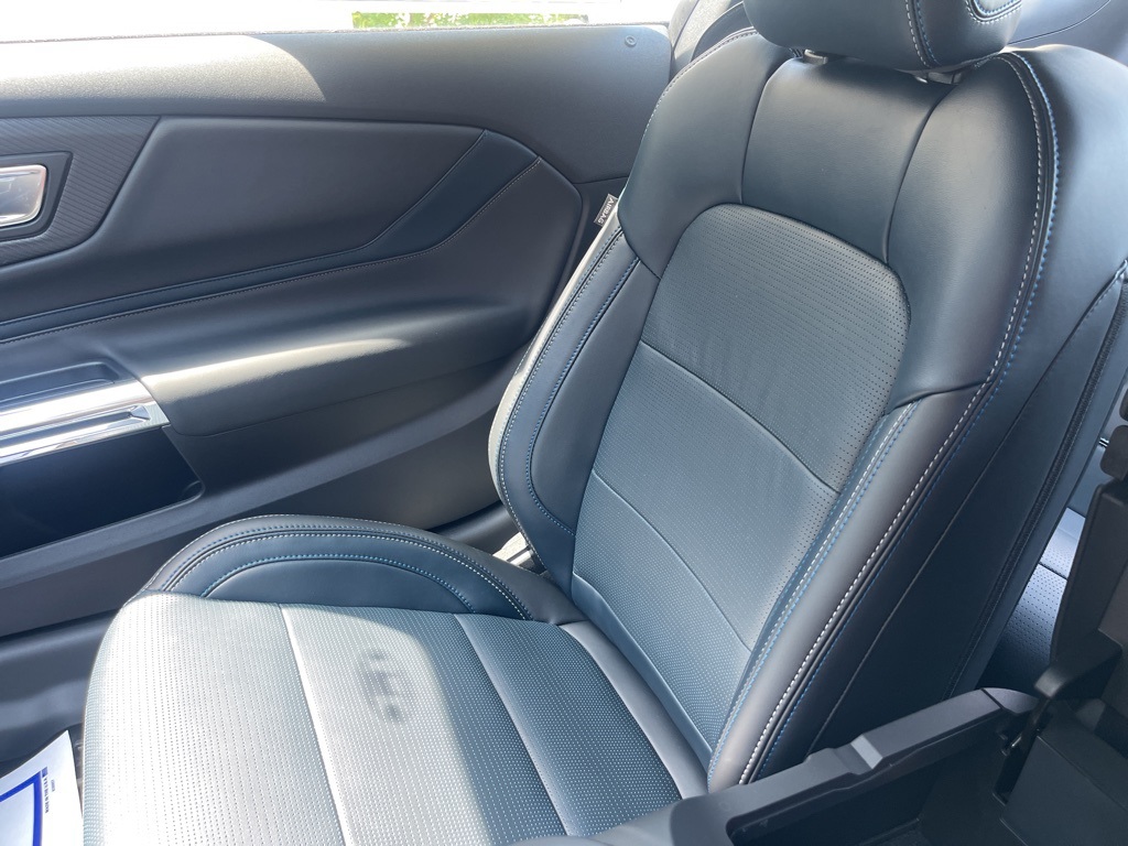 Vehicle image 10 of 34