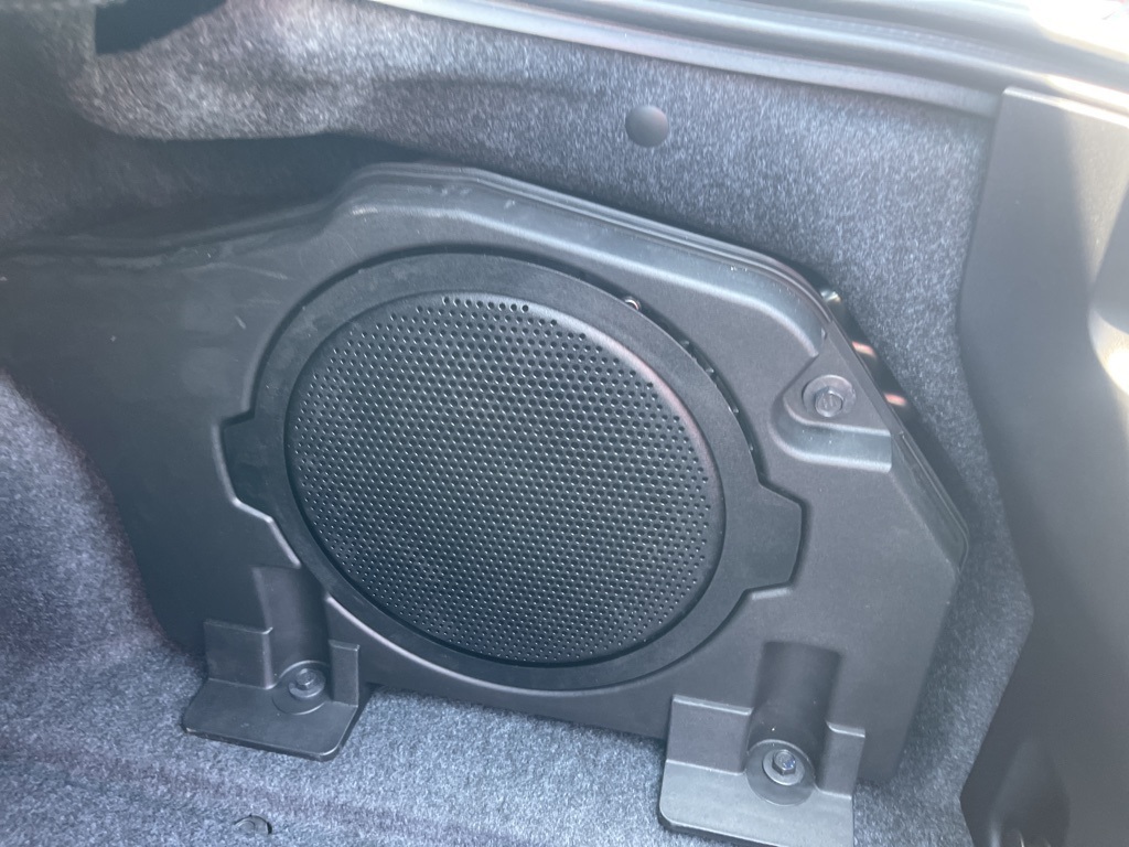 Vehicle image 9 of 34
