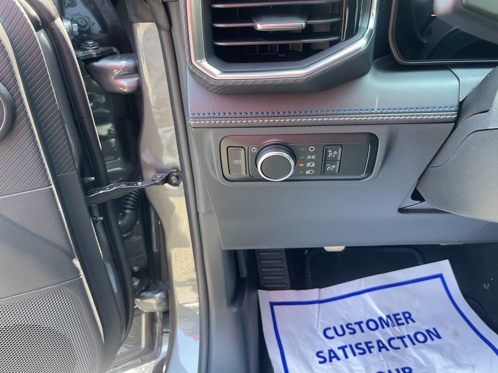Vehicle image 32 of 34