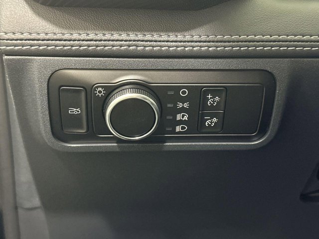 Vehicle image 16 of 34