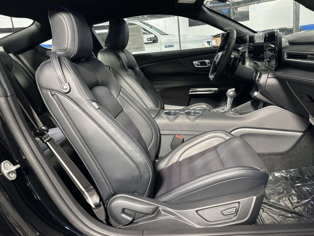 Vehicle image 32 of 34
