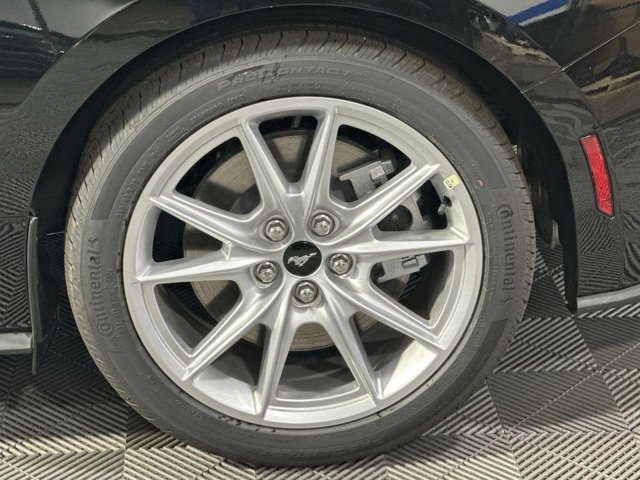 Vehicle image 10 of 34