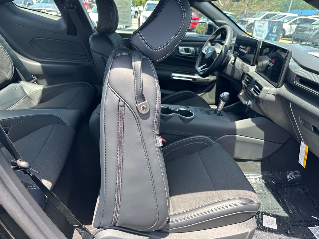 2025 Ford Mustang GT Image 23 of 57