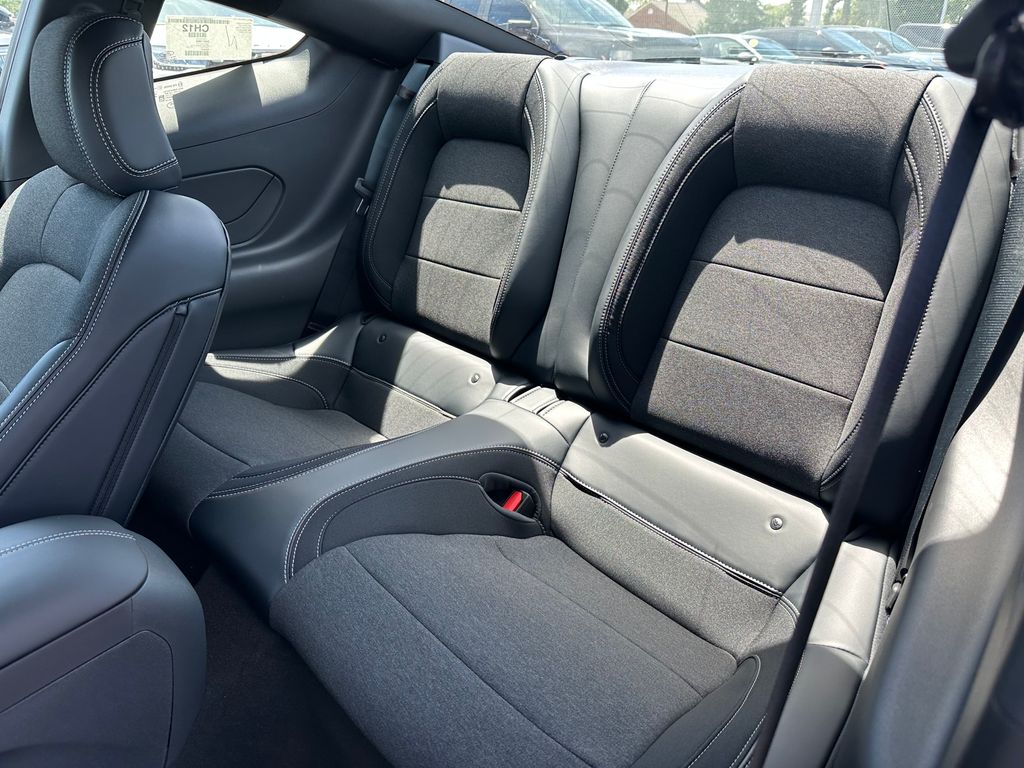 2025 Ford Mustang GT Image 22 of 57