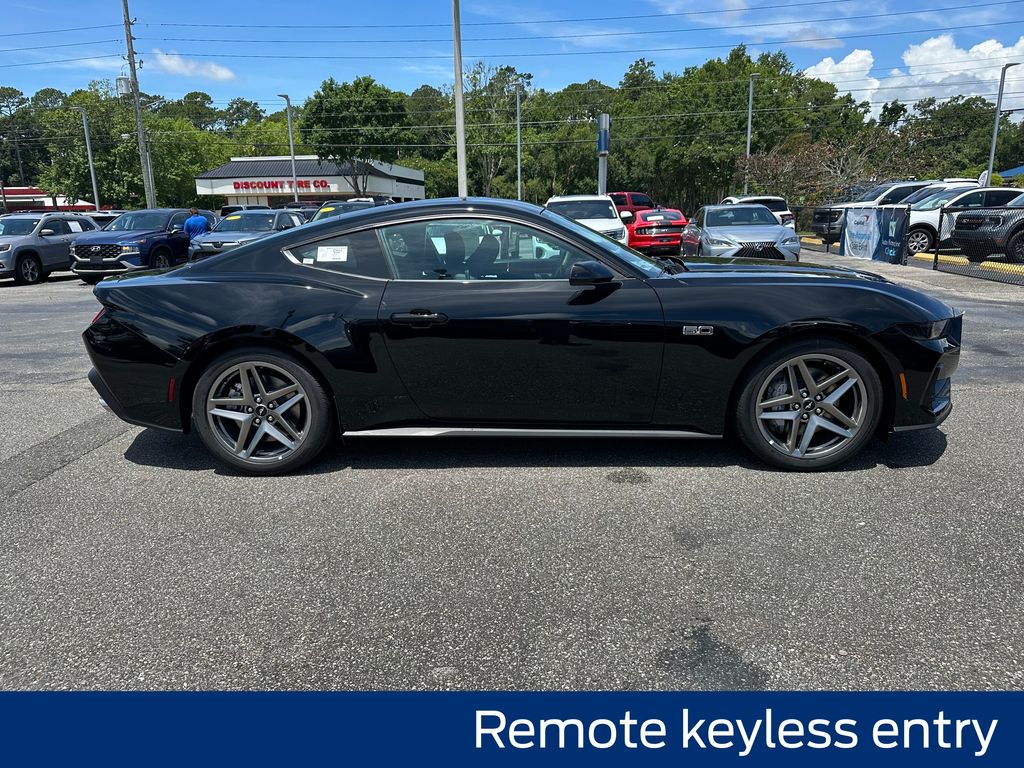 2025 Ford Mustang GT Image 5 of 57