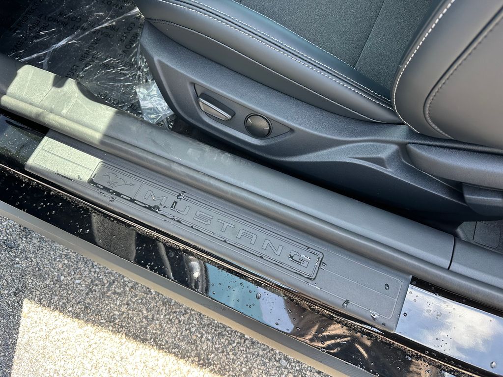 2025 Ford Mustang GT Image 46 of 57