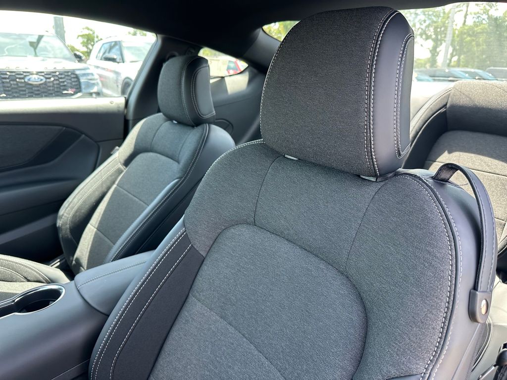 2025 Ford Mustang GT Image 24 of 57