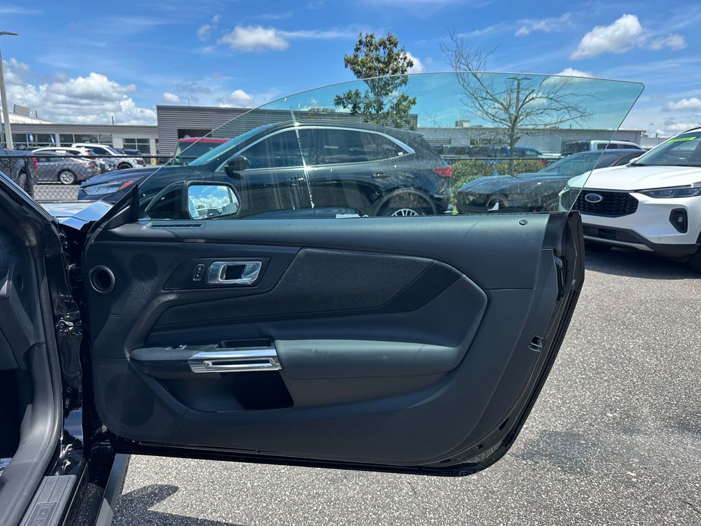 2025 Ford Mustang GT Image 30 of 57