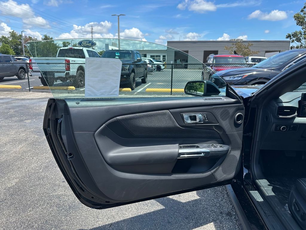 2025 Ford Mustang GT Image 31 of 57