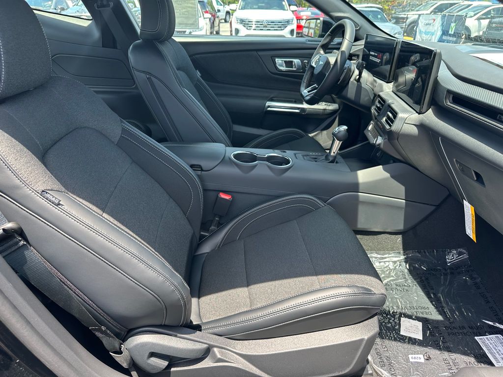 2025 Ford Mustang GT Image 25 of 57