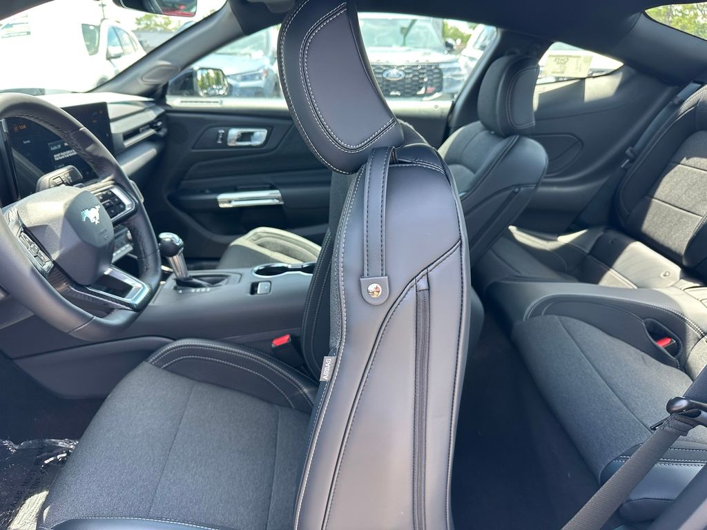 2025 Ford Mustang GT Image 27 of 57