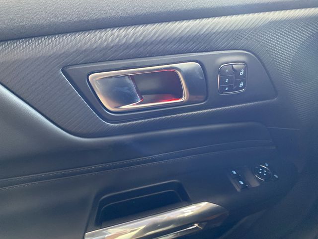 Vehicle image 32 of 34