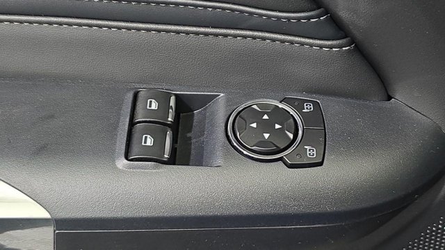 Vehicle image 12 of 33