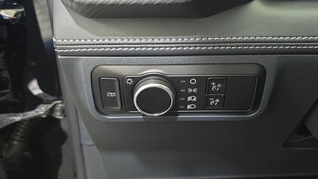 Vehicle image 14 of 33