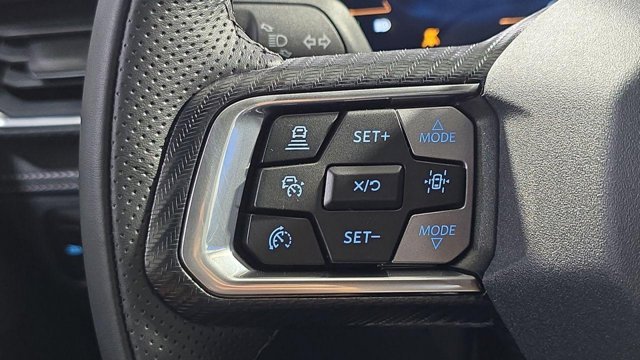 Vehicle image 17 of 33
