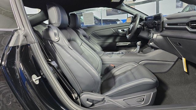 Vehicle image 31 of 33