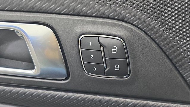 Vehicle image 13 of 33