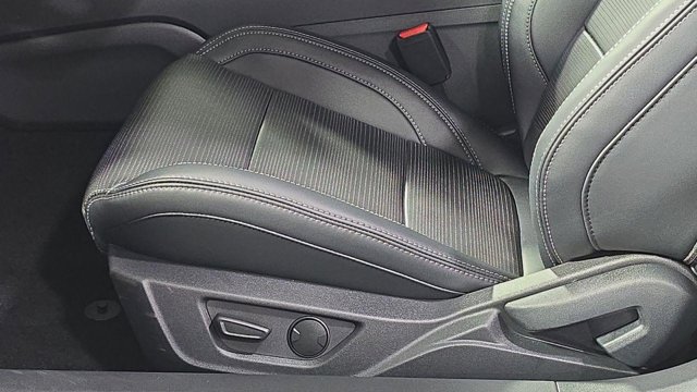 Vehicle image 10 of 33