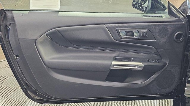 Vehicle image 11 of 33