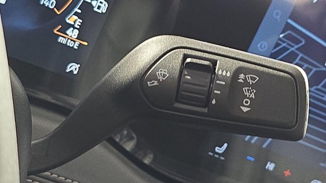 Vehicle image 24 of 33