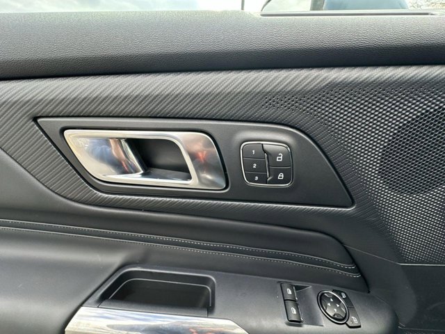 Vehicle image 11 of 26
