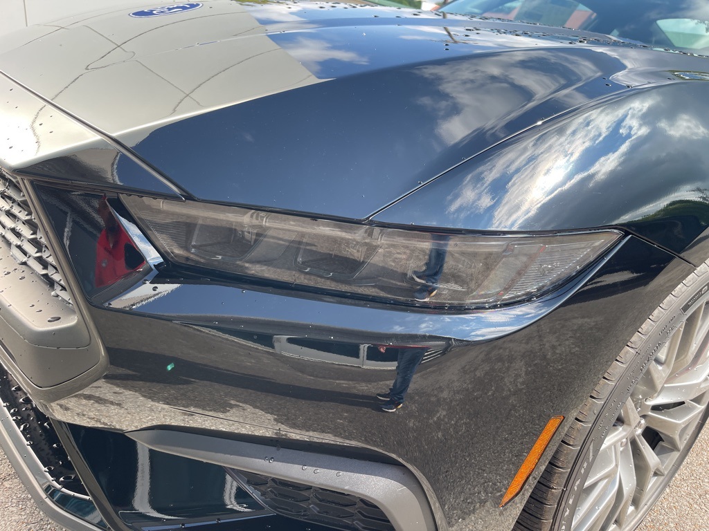 Vehicle image 8 of 32