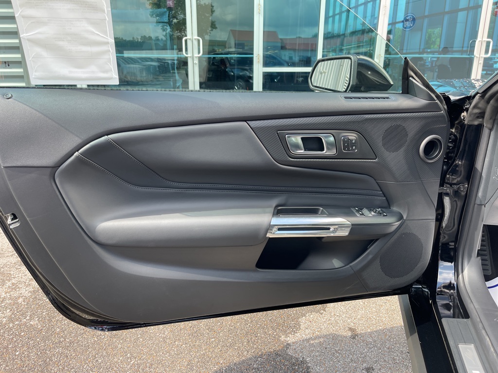 Vehicle image 11 of 32