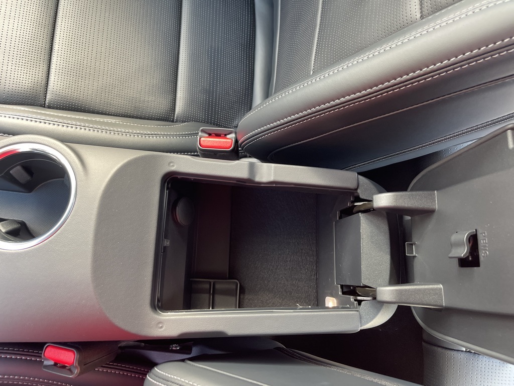Vehicle image 25 of 32
