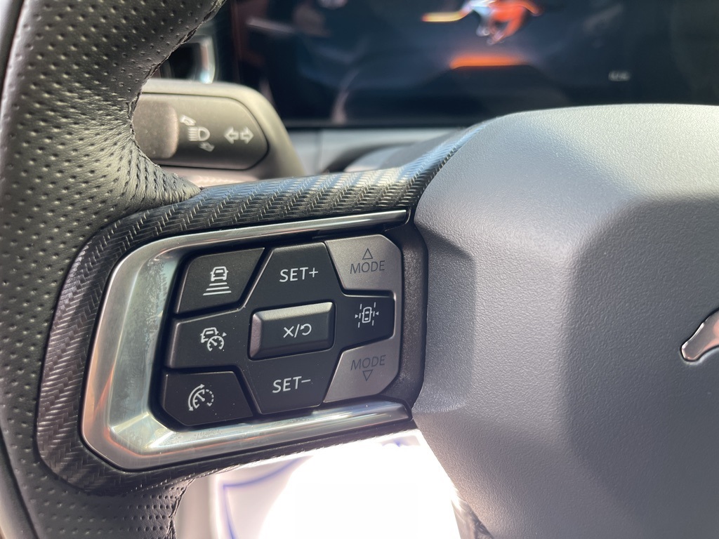 Vehicle image 15 of 32