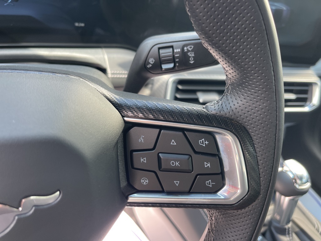 Vehicle image 16 of 32