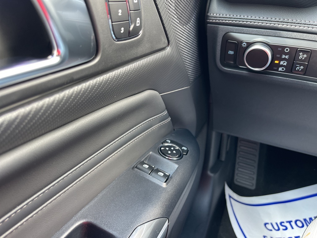Vehicle image 19 of 32
