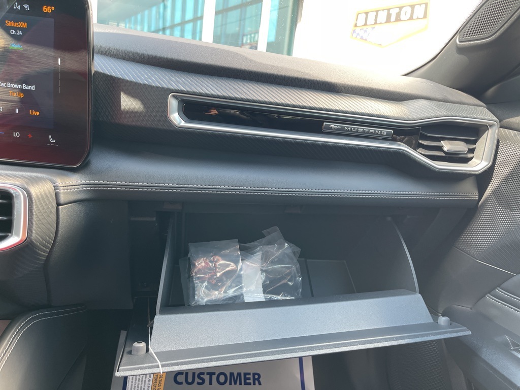 Vehicle image 27 of 32