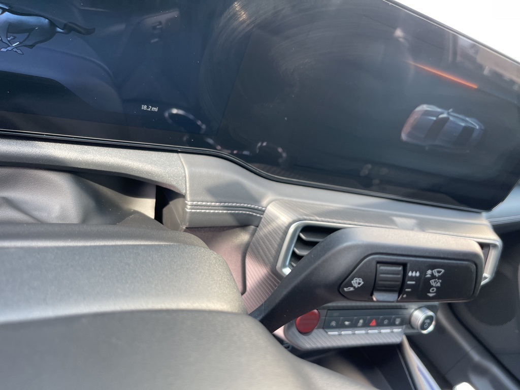 Vehicle image 17 of 32