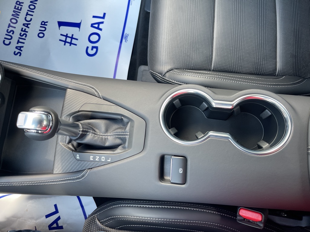 Vehicle image 23 of 32