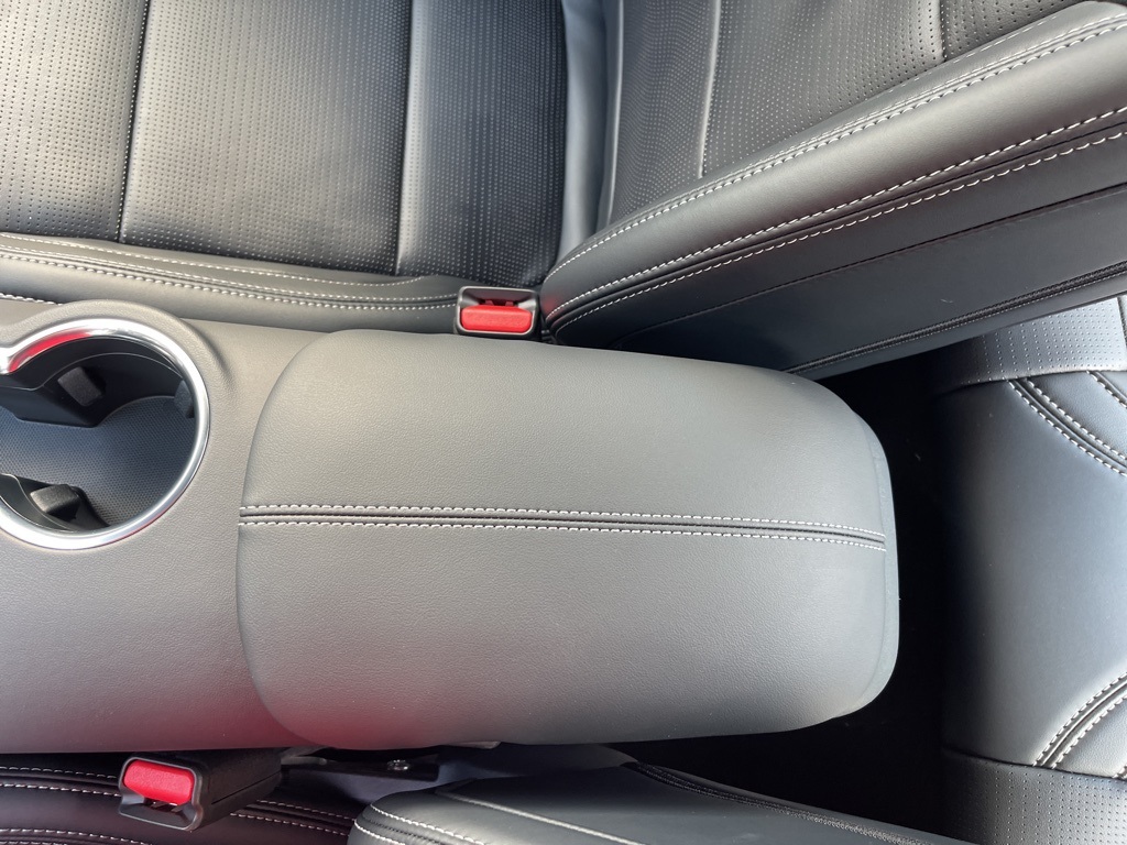Vehicle image 24 of 32
