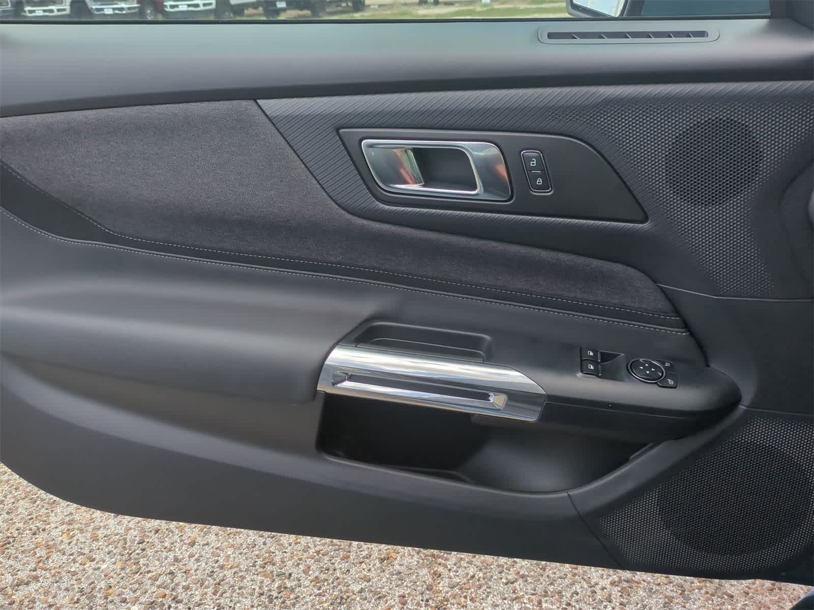 2025 Ford Mustang EcoBoost Image 24 of 32