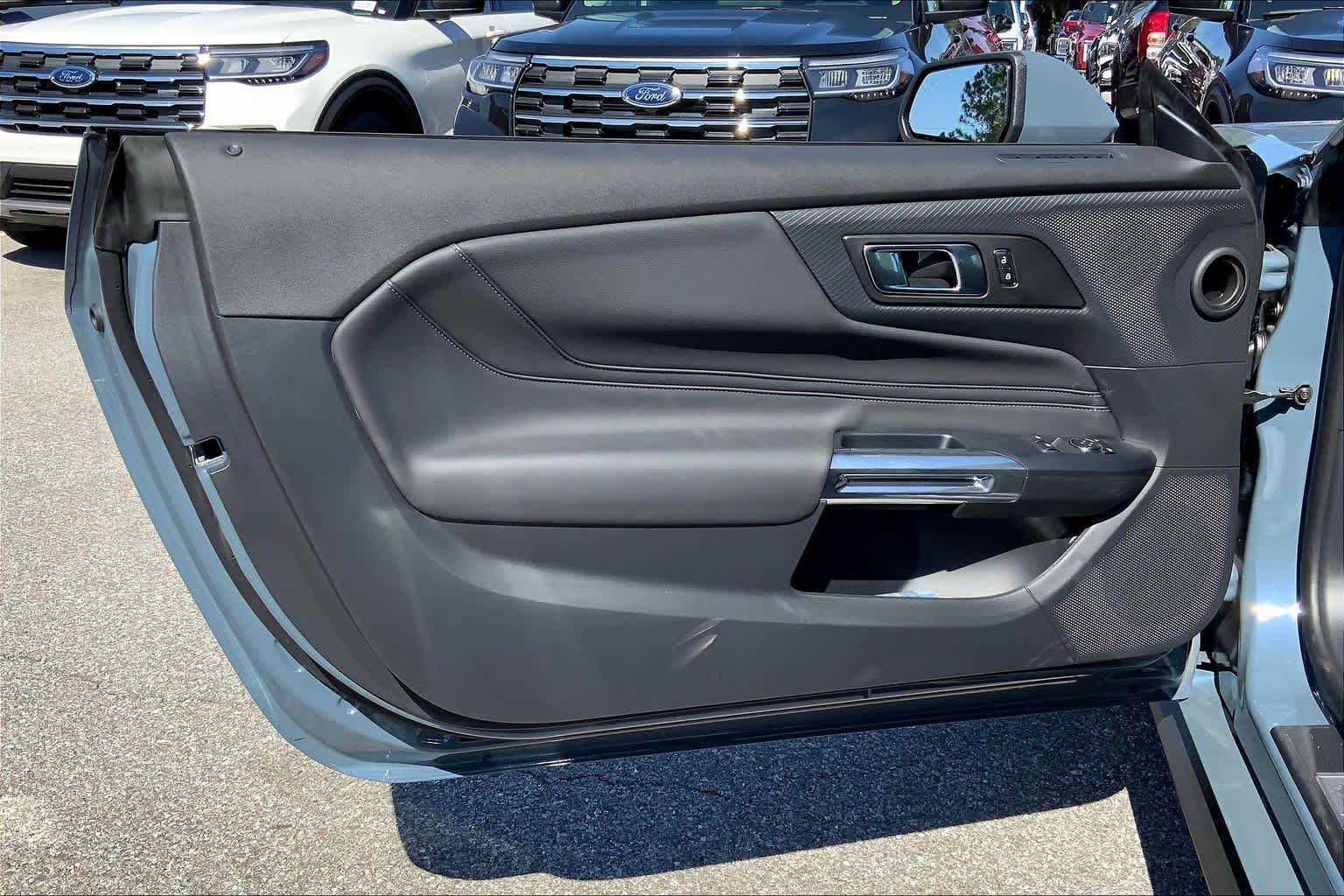 2025 Ford Mustang EcoBoost Premium Image 13 of 15