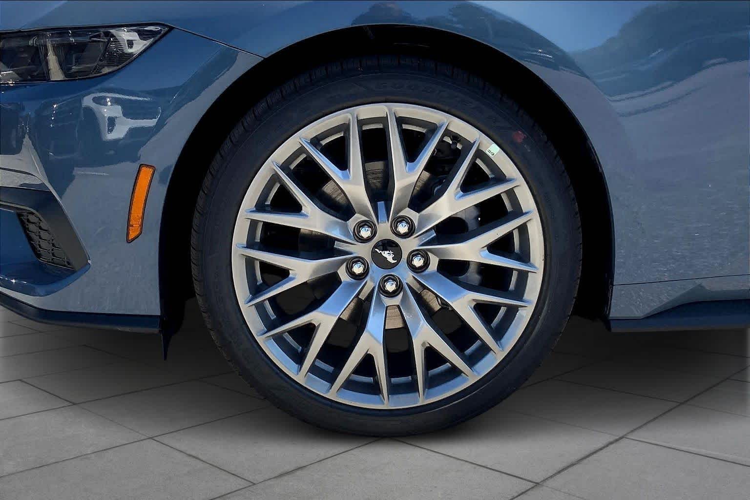 2025 Ford Mustang EcoBoost Premium Image 6 of 15