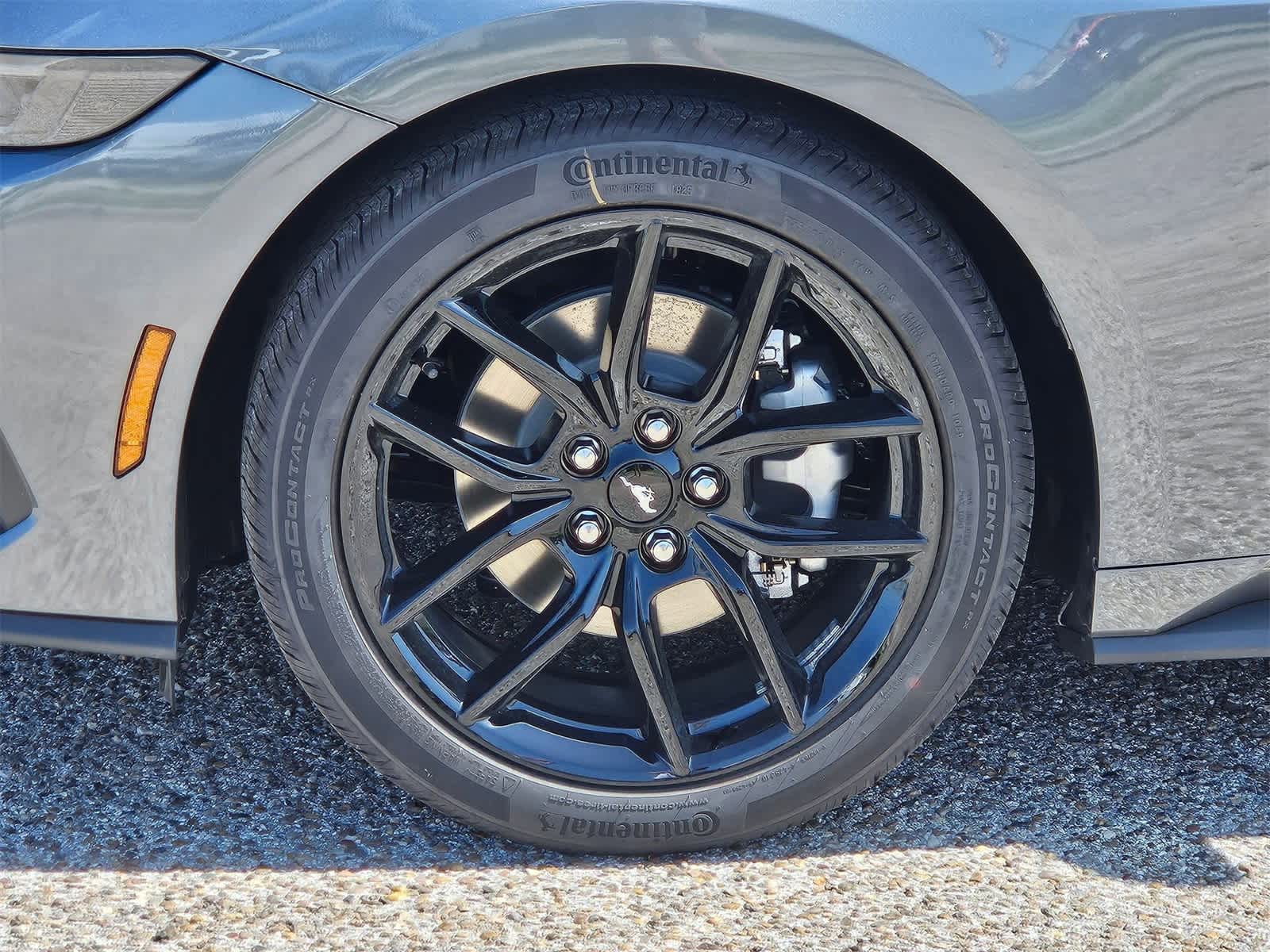 2025 Ford Mustang EcoBoost Image 11 of 30