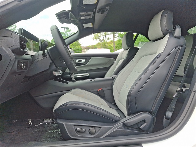 Vehicle image 6 of 9